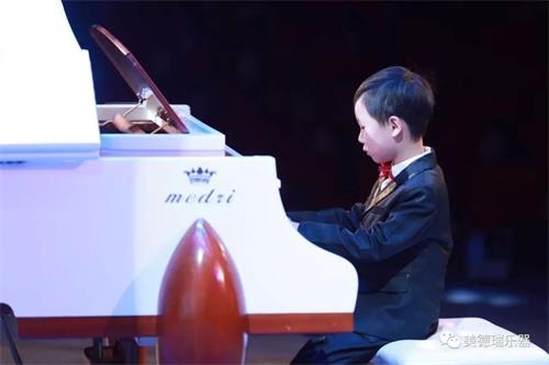 美德瑞钢琴：学琴，我可不可以先学弹那些好听的曲子？